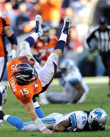 Detroit aplastó a Broncos 45-10