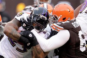 Baltimore clasifica a playoffs tras vencer 20-10 a Cleveland