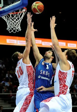 Rusia vence a Serbia en el Europeo 2011