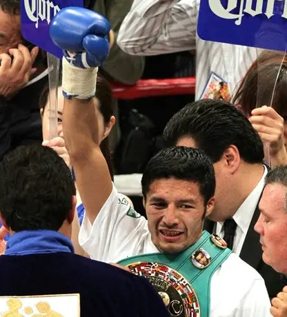 González y Cázares retuvieron sus títulos