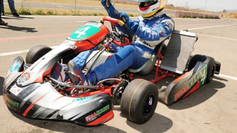 Checo y su hermano compiten en Karts en Guadalajara