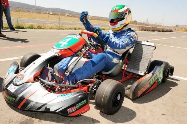 Checo y su hermano compiten en Karts en Guadalajara