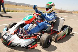 Checo y su hermano compiten en Karts en Guadalajara