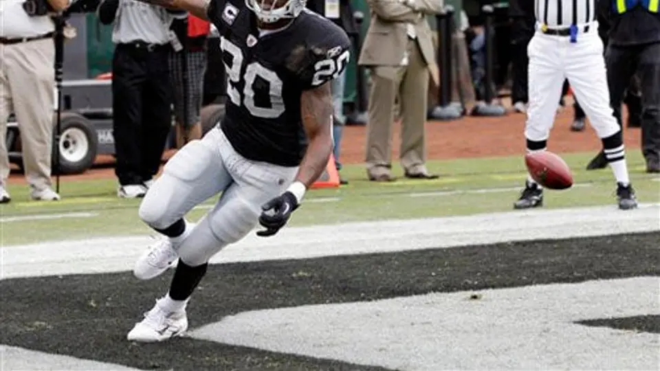 Raiders castiga a Mark Sánchez y derrotan a Jets 34-24
