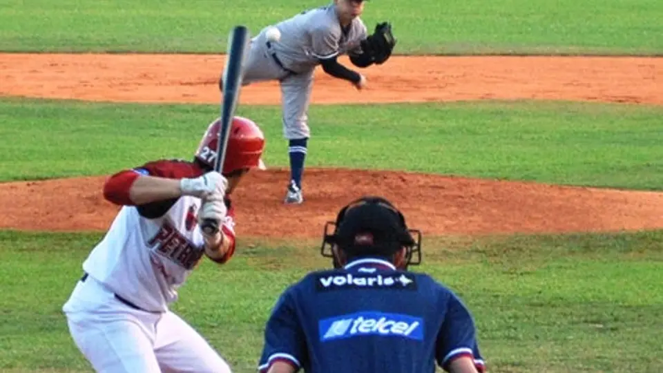Sultanes se alza con la victoria ante los Petroleros