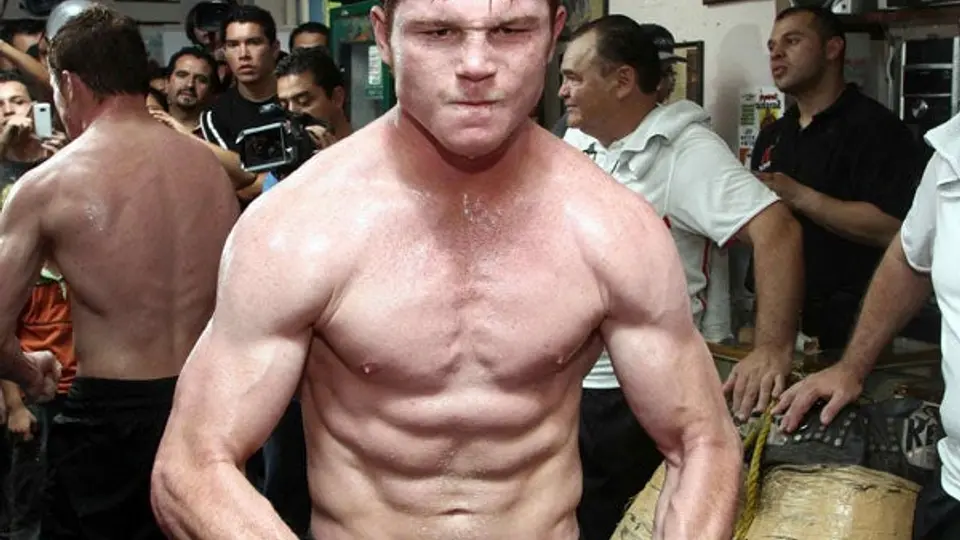 Canelo minimiza críticas de Mayweather y Márquez