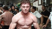 Canelo minimiza críticas de Mayweather y Márquez