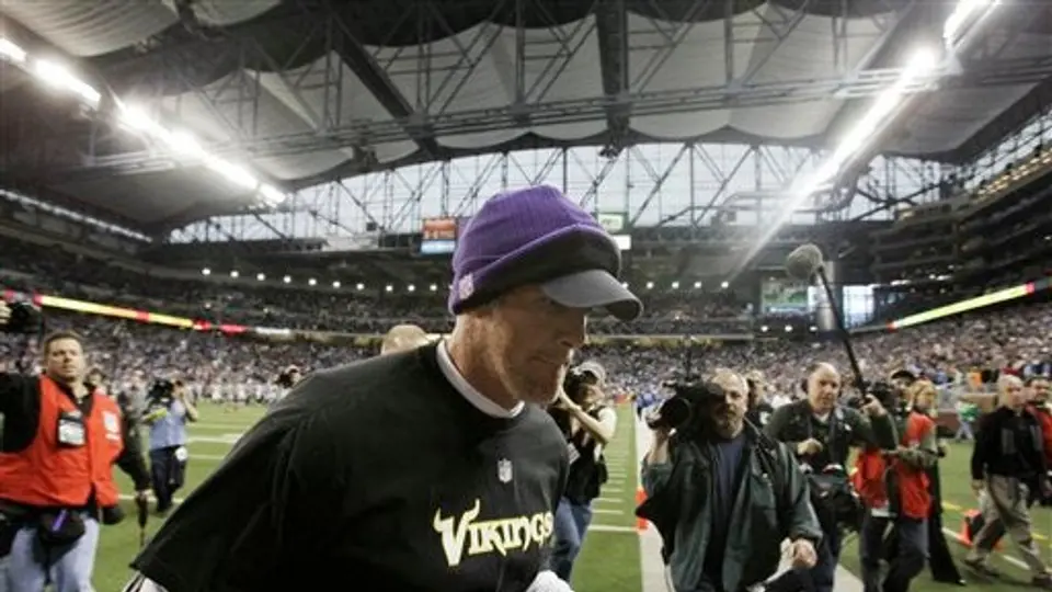 Terapistas de Jets demandan a Favre por acoso