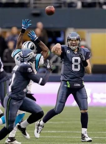 Lynch ayuda en remontada de Seattle sobre Panteras