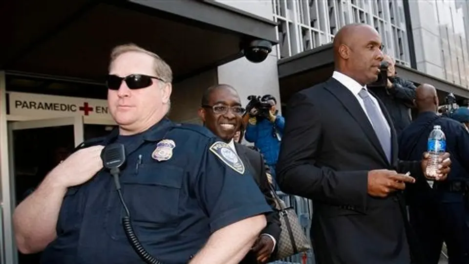 Jurado vuelve a oír testimonio contra Barry Bonds