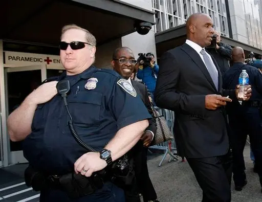 Jurado vuelve a oír testimonio contra Barry Bonds