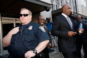 Jurado vuelve a oír testimonio contra Barry Bonds