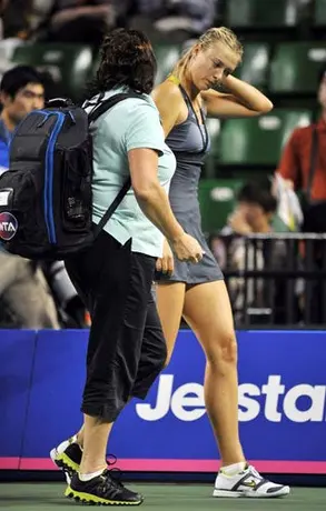 Sharapova, retirada en Tokio por lesión