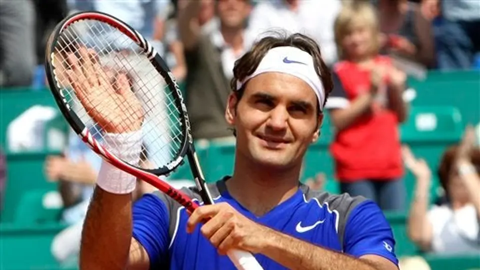 Federer avanza con autoridad en Montecarlo