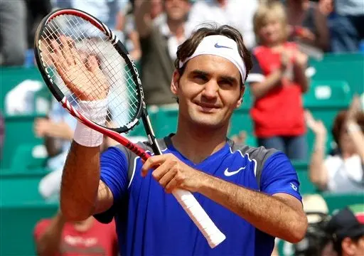 Federer avanza con autoridad en Montecarlo