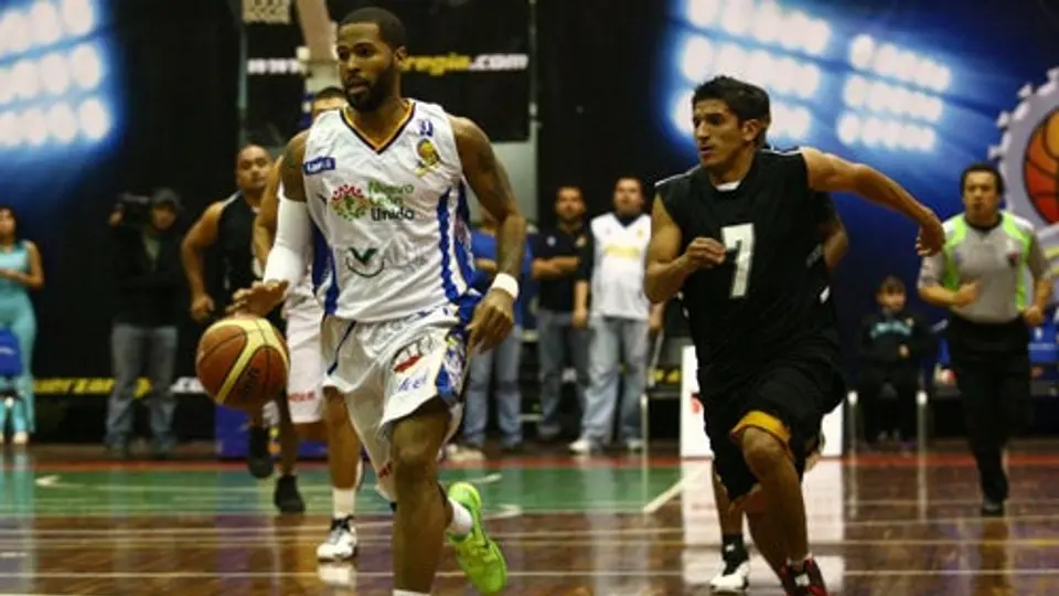 El coach Reggie Jordan transformó al equipo