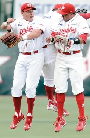 Diablos vencen 9-2 a Pericos