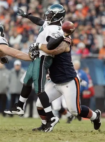 Michael Vick sufre primera intercepción en cuatro años