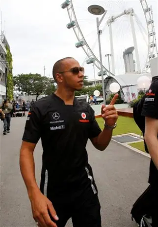 "(Vettel) está excepcional este año": Hamilton