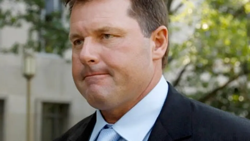 Roger Clemens solicita cerrar caso por perjurio en su contra