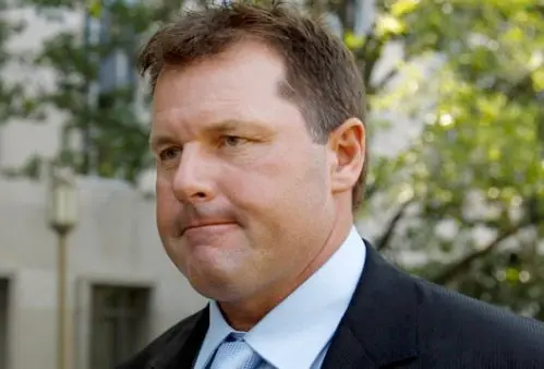 Roger Clemens solicita cerrar caso por perjurio en su contra