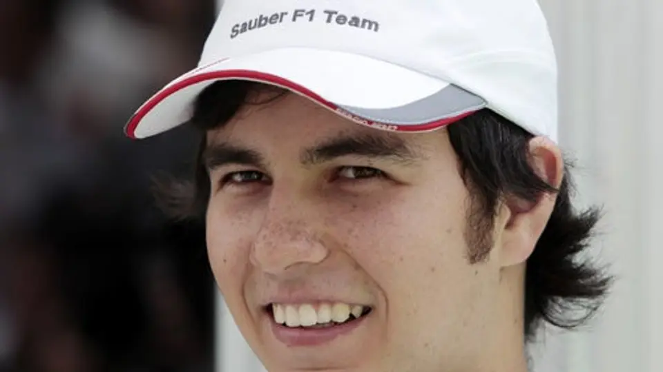 Checo termina séptimo en Gran Bretaña