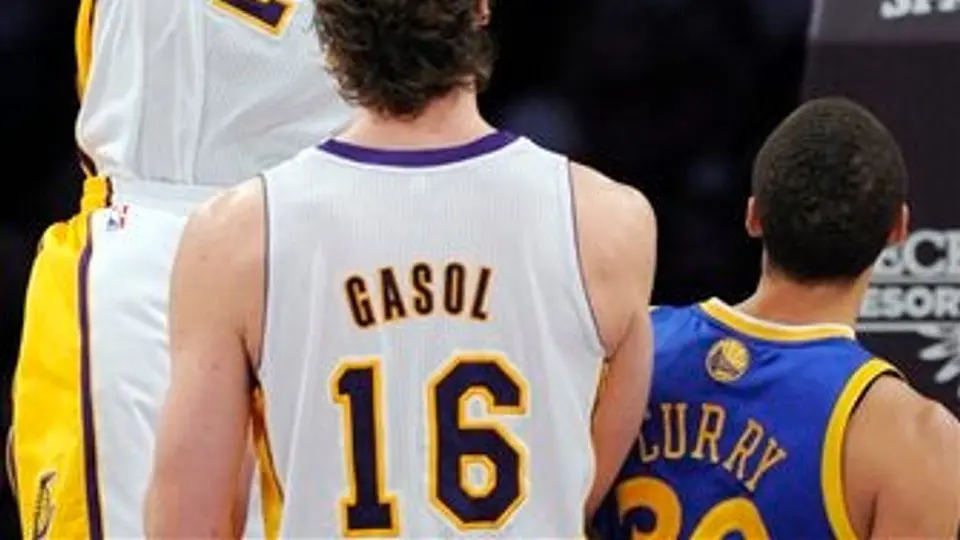 Gasol luce dominante y Lakers apalea 117-89 a Warriors