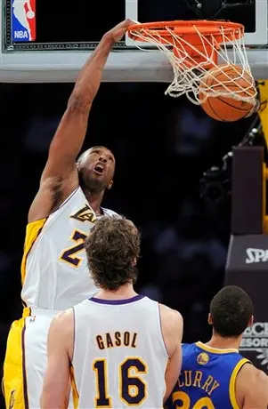 Gasol luce dominante y Lakers apalea 117-89 a Warriors