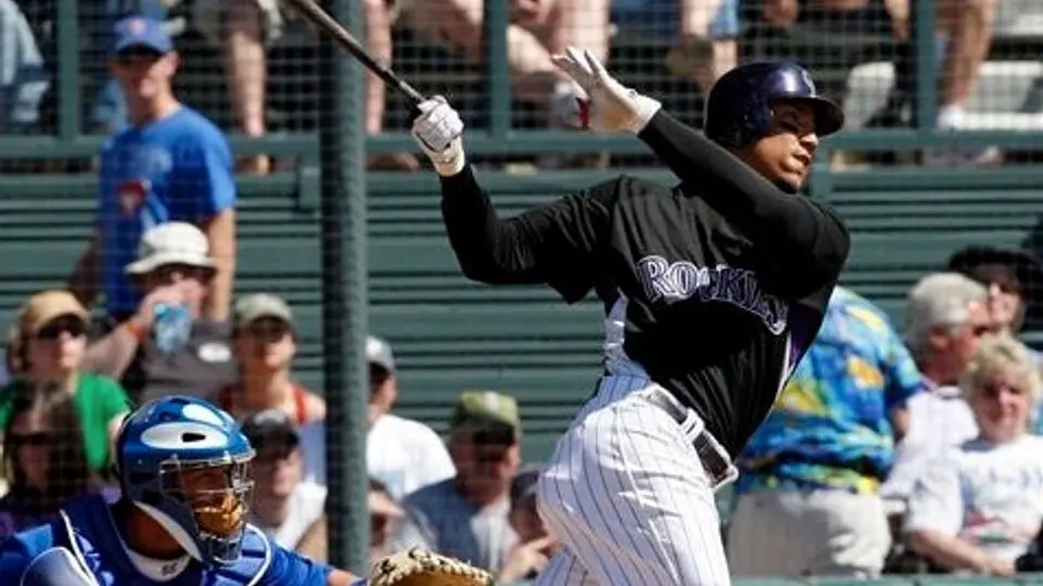 Carlos González confirma nuevo contrato millonario con Rockies