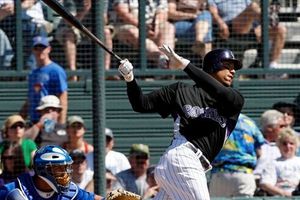 Carlos González confirma nuevo contrato millonario con Rockies