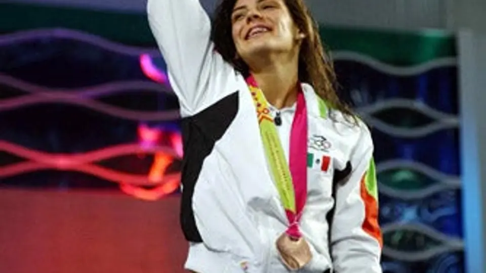 González obtiene la primera medalla en natación para México