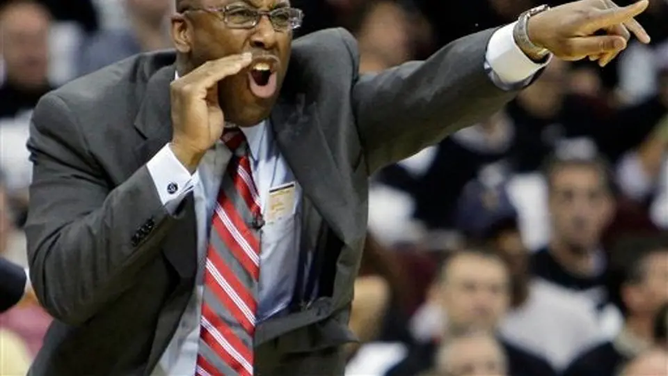 Mike Brown será el nuevo coach de Lakers