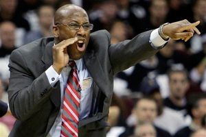 Mike Brown será el nuevo coach de Lakers