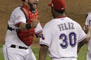 Texas venció 4-2 a San Luis y quedó a un juego del título