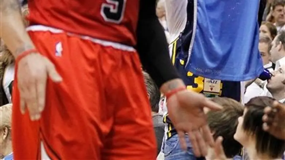 Chicago  derrota a Utah 91-87; Boozer regresa a Salt Lake City