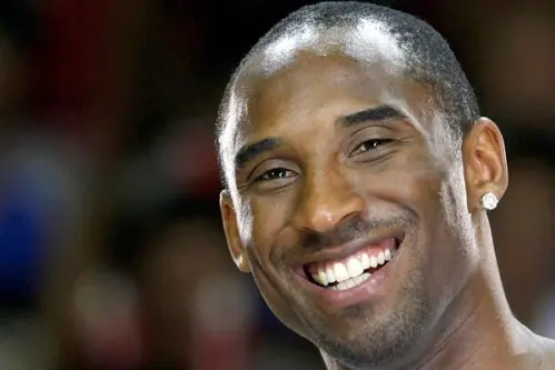 Kobe Bryant aún considera jugar en el extranjero
