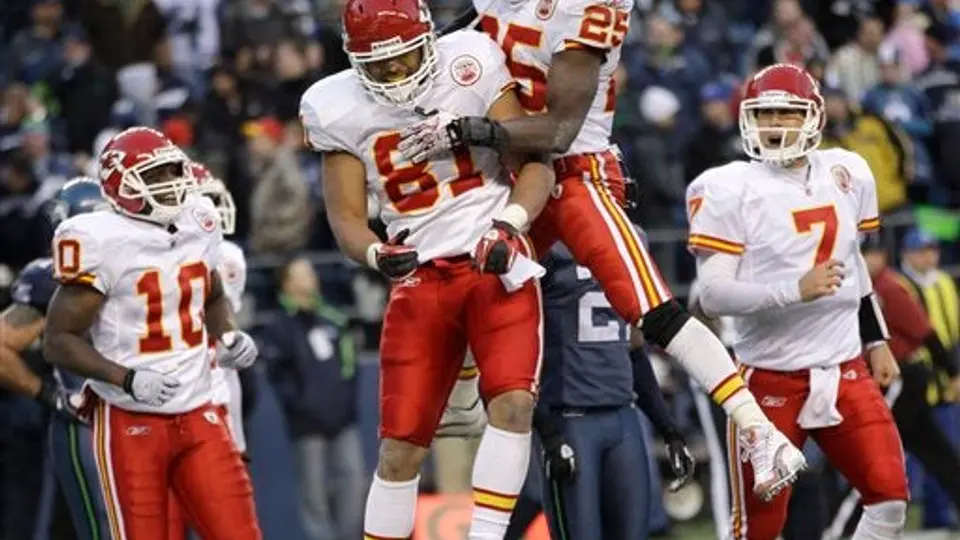 Cassel y Bowe guían paliza de Jefes 42-24 ante Seattle