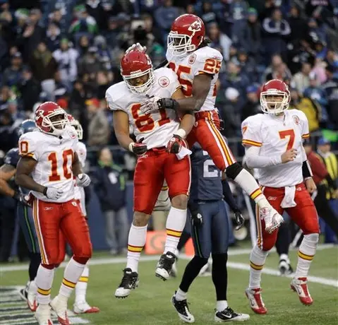 Cassel y Bowe guían paliza de Jefes 42-24 ante Seattle