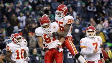 Cassel y Bowe guían paliza de Jefes 42-24 ante Seattle