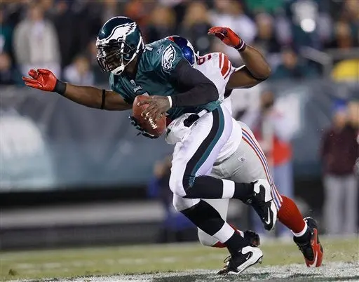Vick guía triunfo de Filadelfia 27-17 ante Gigantes