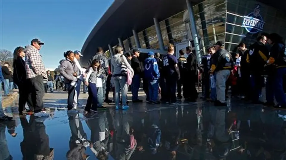 Cierre de puertas complica el acceso al Cowboys Stadium