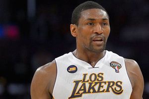 World Peace, baja seis semanas por lesión