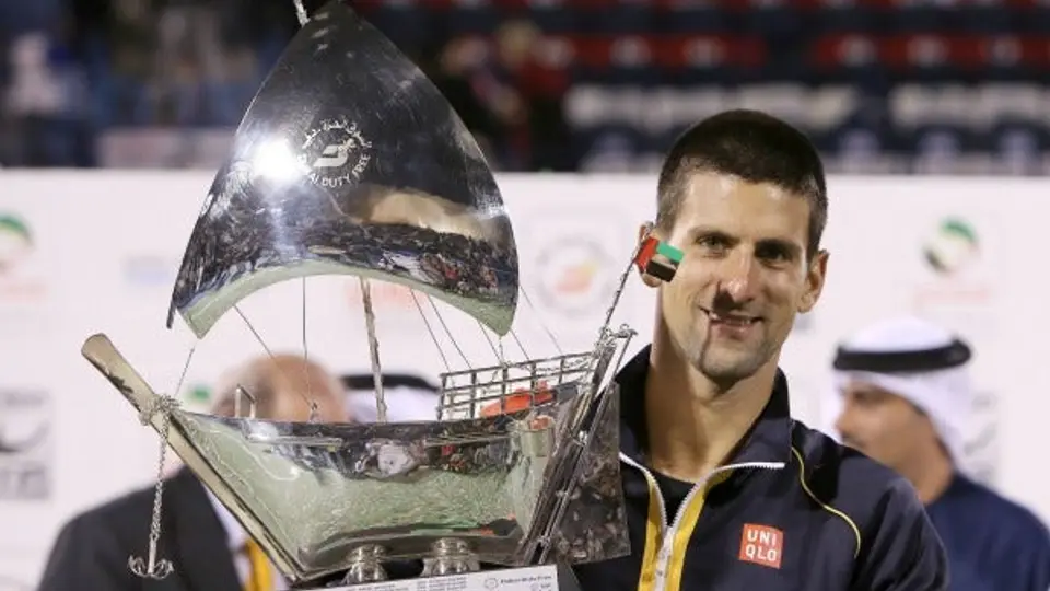 Djokovic gana su cuarto título de Dubai
