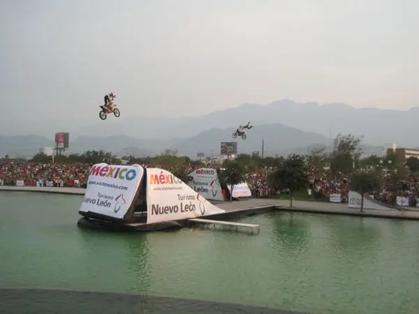Adrenalina hizo vibrar a los regiomontanos