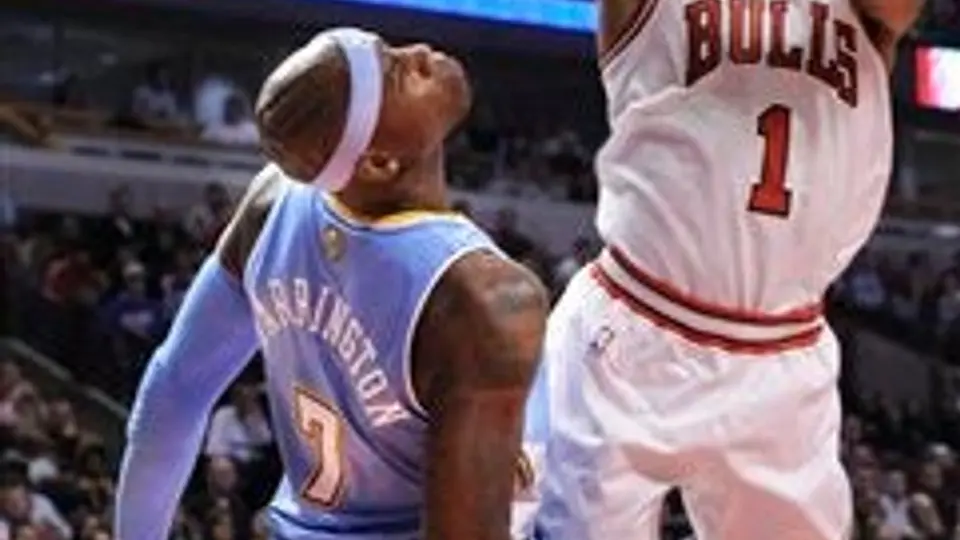 Rose sigue encendido; Chicago vence 94-92 a Denver
