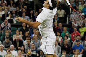 Federer se impone a Mannarino y va por Nalbandian