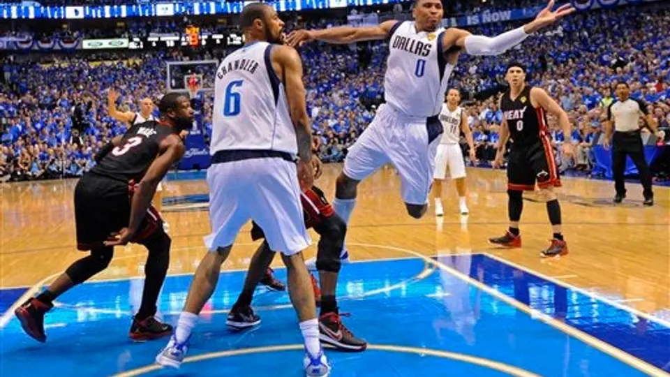 Dallas derrota a Miami y toma ventaja