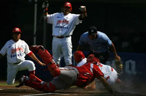 Diablos vence a Olmecas 7-5 en extrainnings