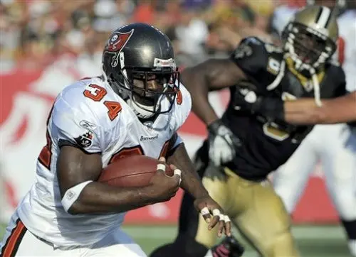 Tampa Bay toma el liderato de la división al vencer 26-20 a los Santos