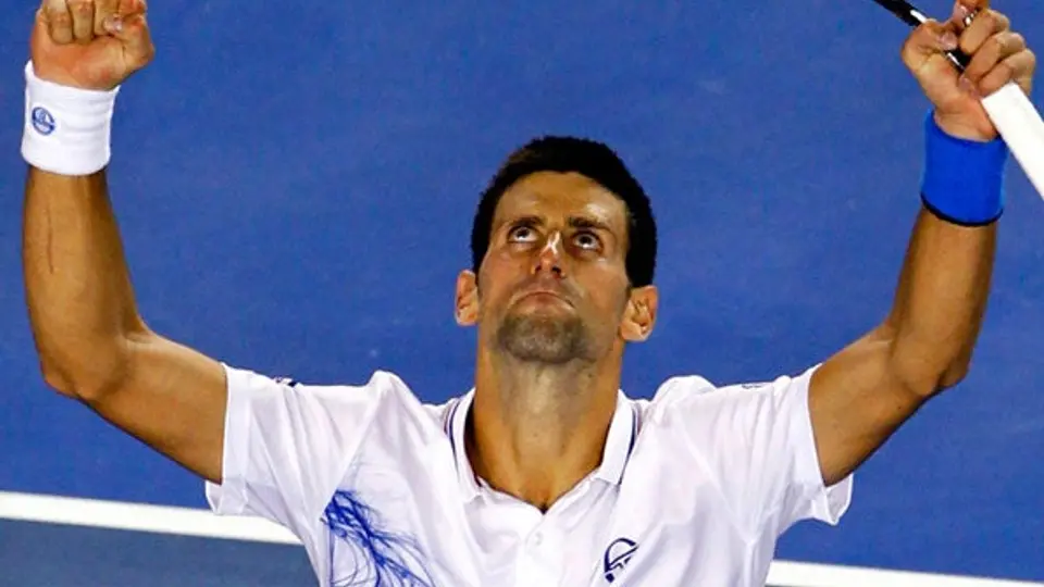 Djokovic debuta con triunfo en el Abierto de Australia